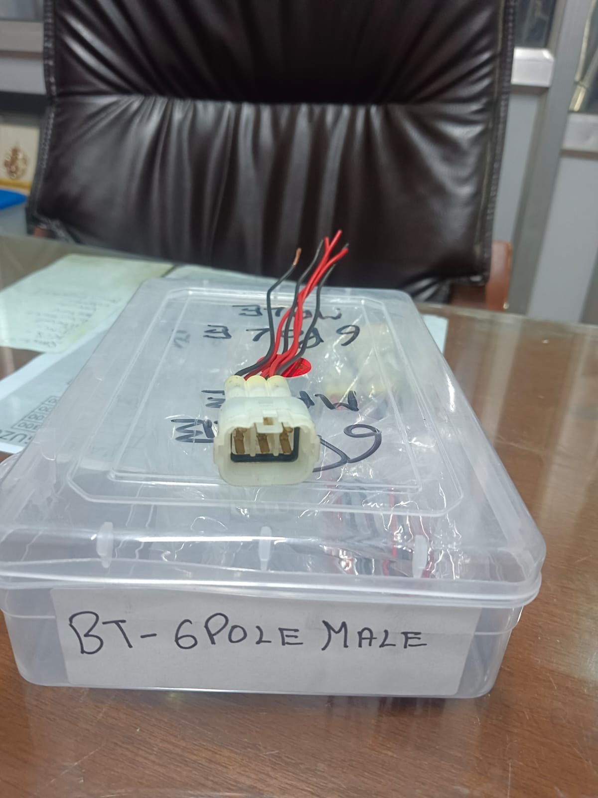 6-Pole Male Automotive Electrical Connector